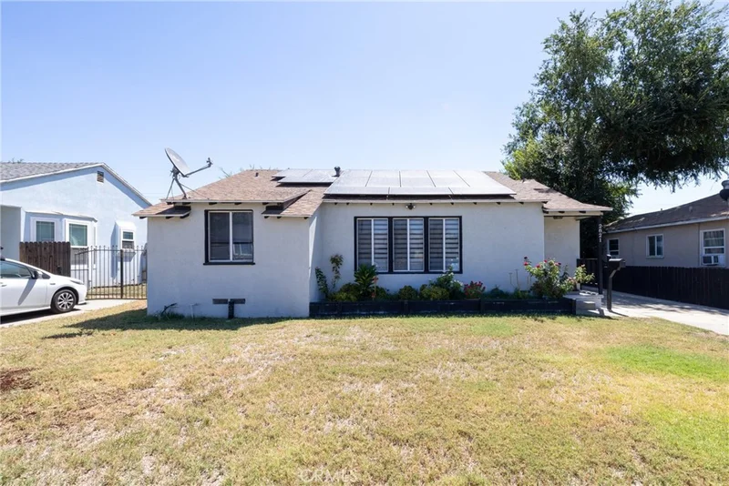 2821 Cedar photo 2