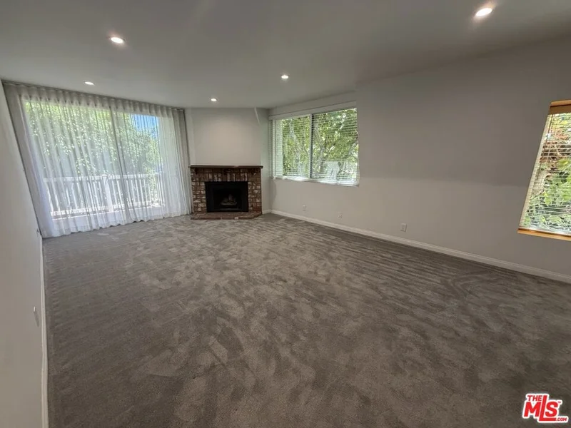 14315 Riverside Drive 210 photo 2