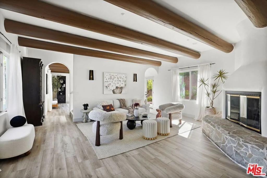 Interior 4
