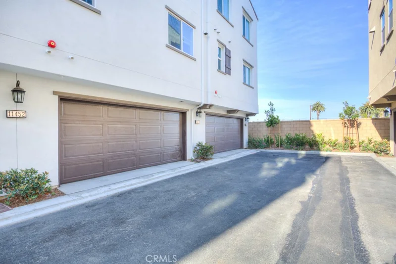 11454 Artesia photo 2