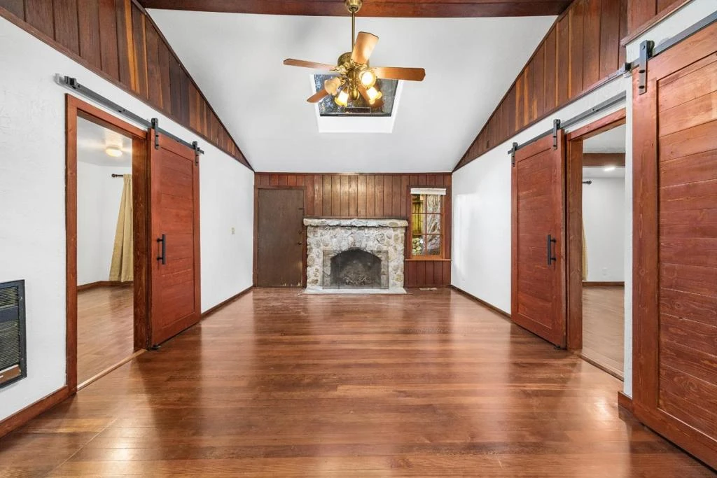 Interior 4