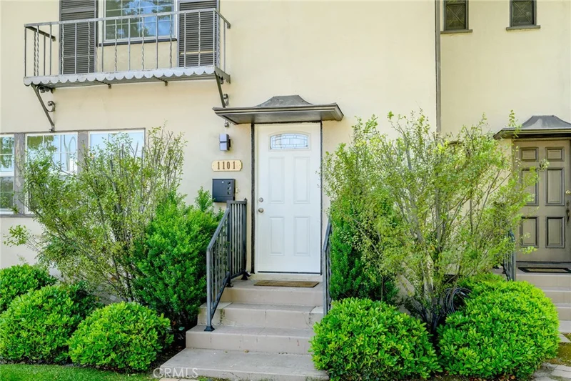1101 Norton Avenue A photo 2