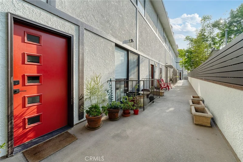 807 N Sycamore Avenue 6 photo 2