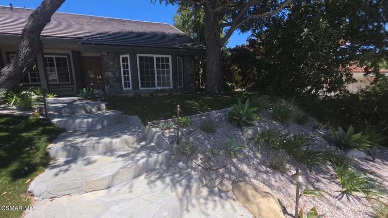 2794 Parkview Drive photo 2
