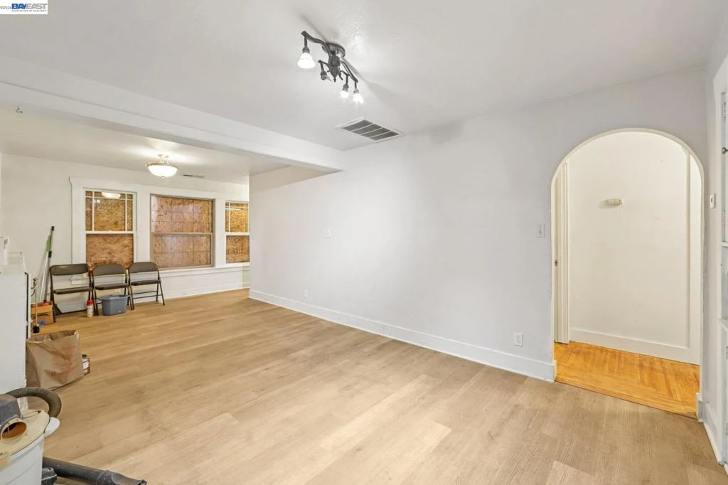 Interior 4