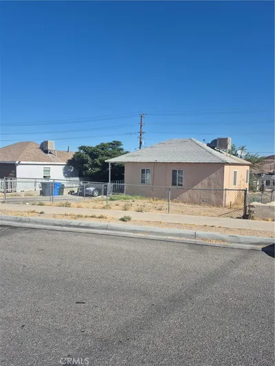 711 W Buena Vista photo 2