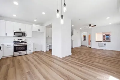 521 N Lark Ellen B photo 2