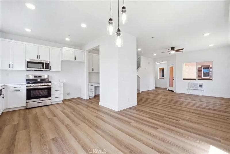 511 N Lark Ellen J photo 2