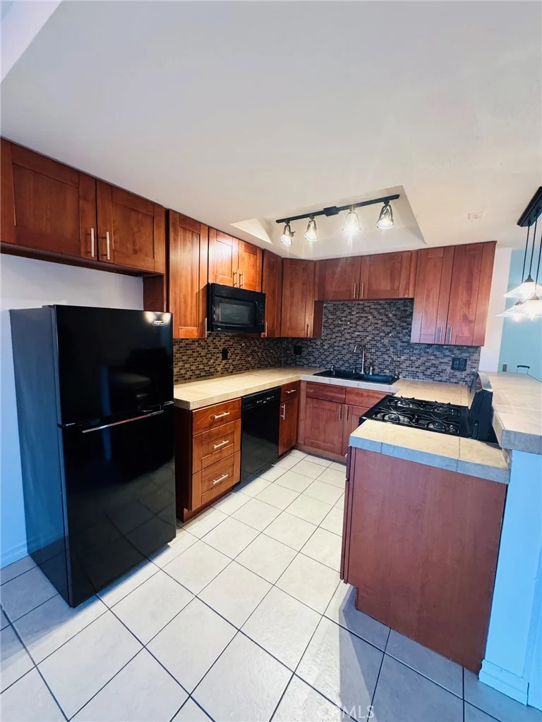 13722 Red Hill 14 photo 2