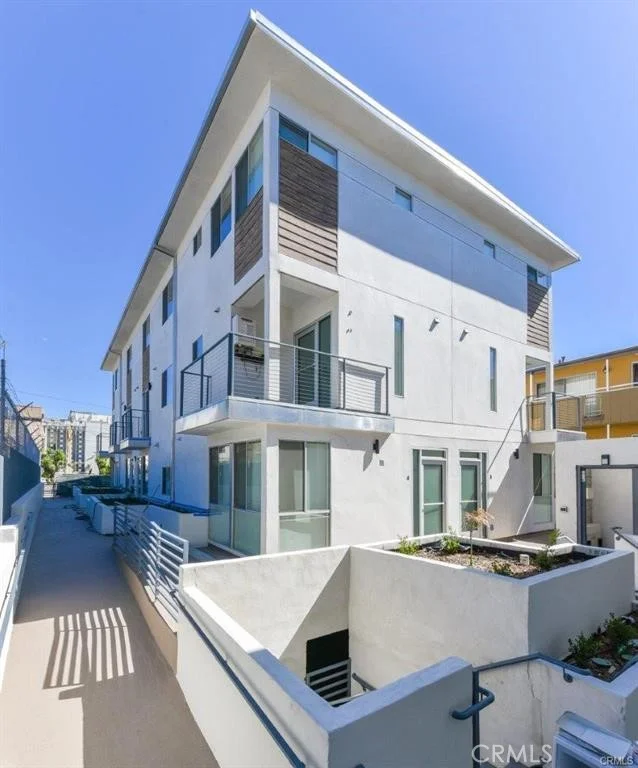 1245 N New Hampshire Ave #7