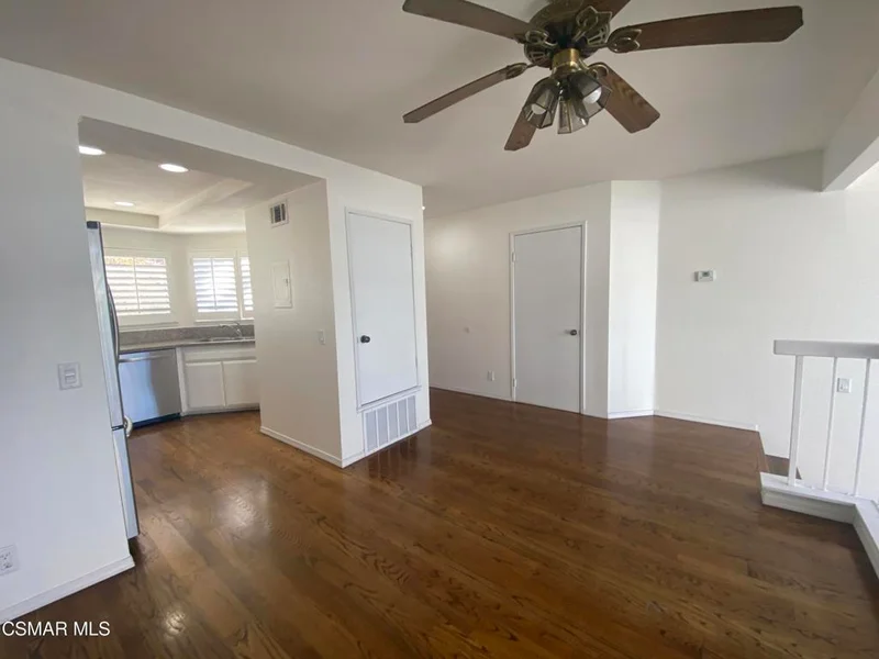 3162 Darby Street 210 photo 2