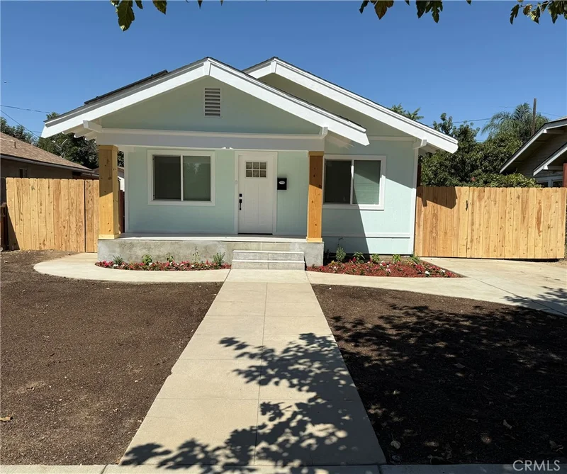 Photo 2 of 605 G Street