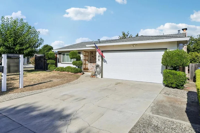5795 Coralwood Way photo 2