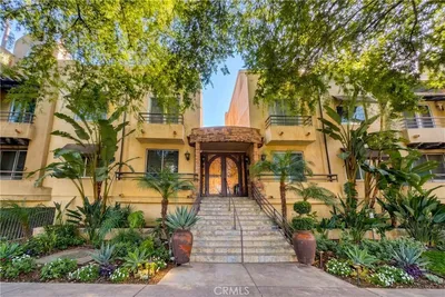 4128 Whitsett 101 photo 2