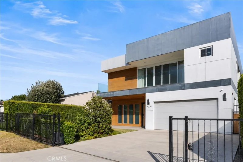 Photo 2 of 4326 Lynd Avenue