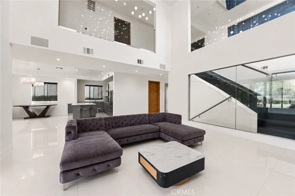 Interior 4