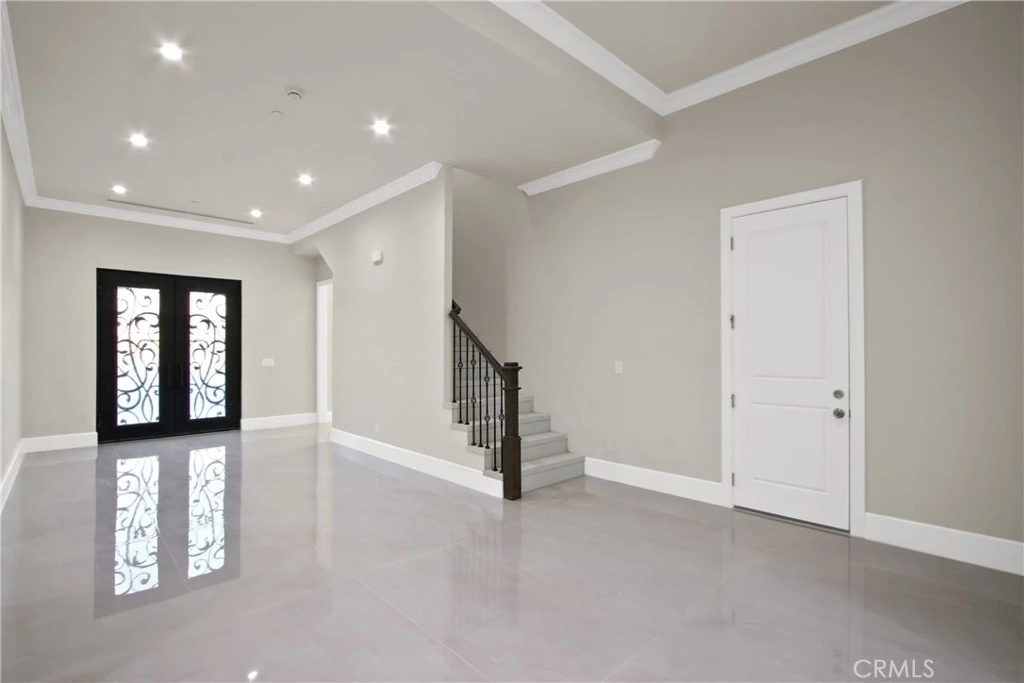 Interior 3