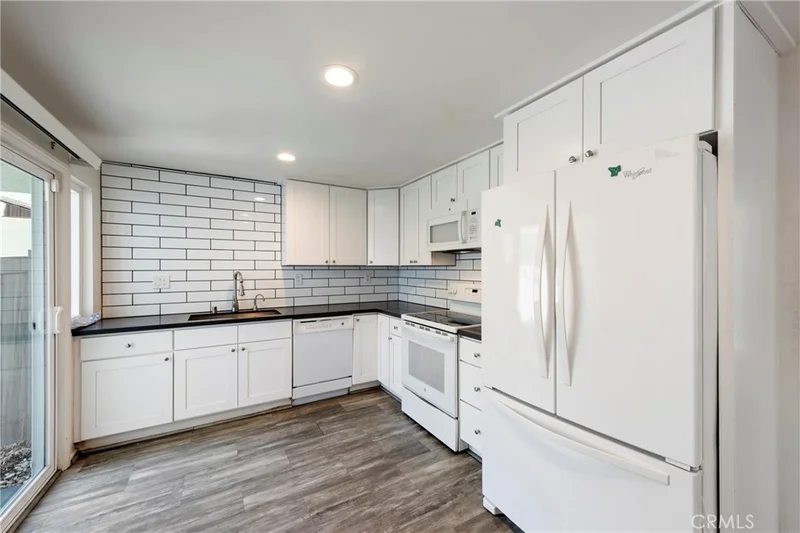 Photo 2 of 22242 Germain St 7