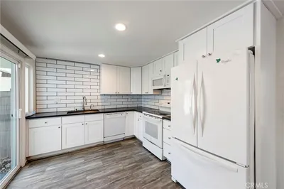 22242 Germain St 7 photo 2