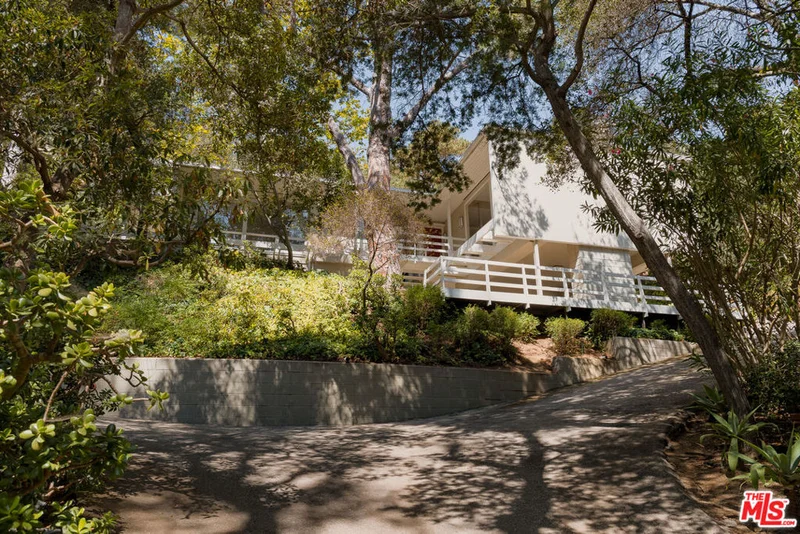 Photo 2 of 2275 Bowmont Drive