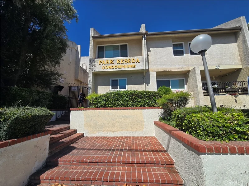 7641 Reseda 120