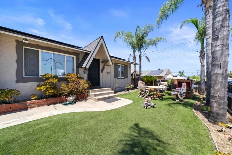 826 Ellen Lane