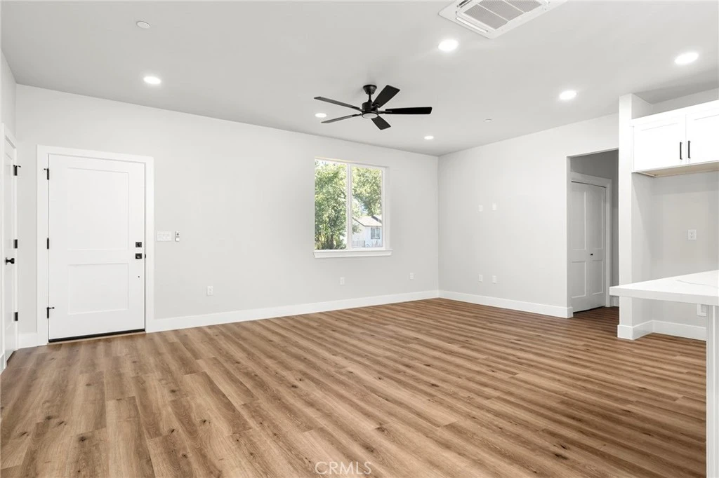 Interior 4