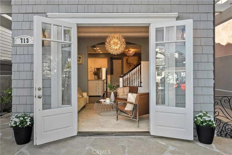 Photo 2 of 713 Larkspur Avenue