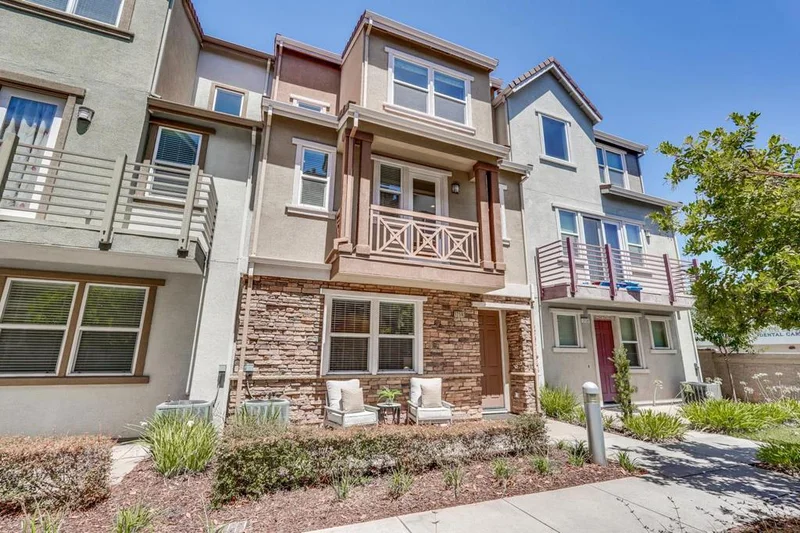 1256 Water Lily Way