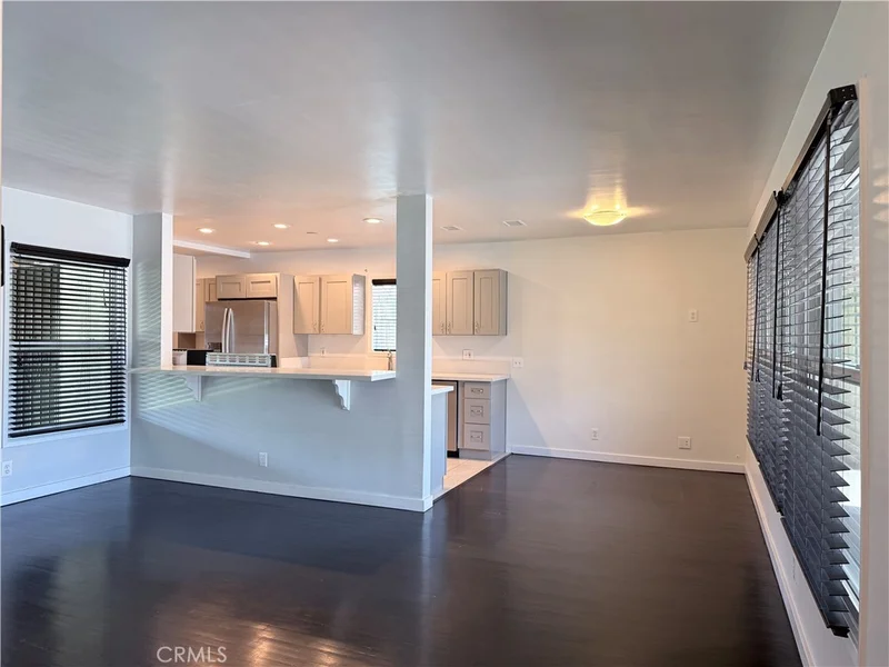 527 N San Antonio Avenue photo 2