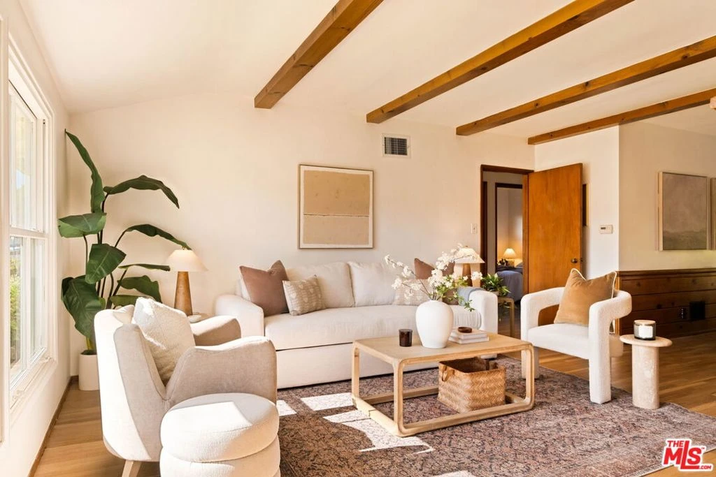 Interior 4