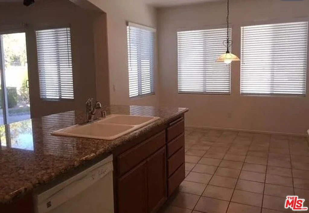 Interior 4
