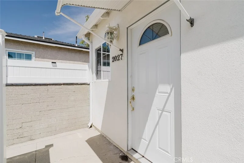 2027 Bonita Avenue photo 2