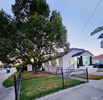 4403 Cedar Ave photo 2