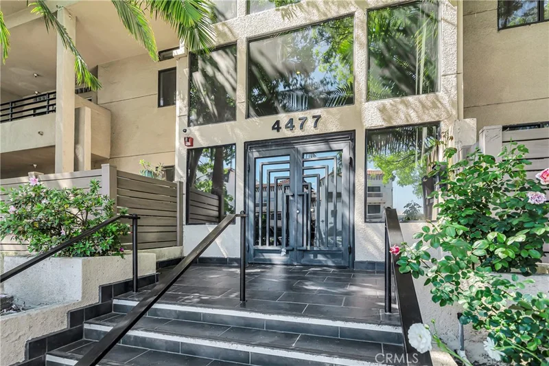 Photo 2 of 4477 Woodman Avenue 305