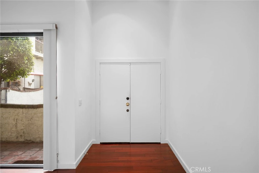 Interior 4