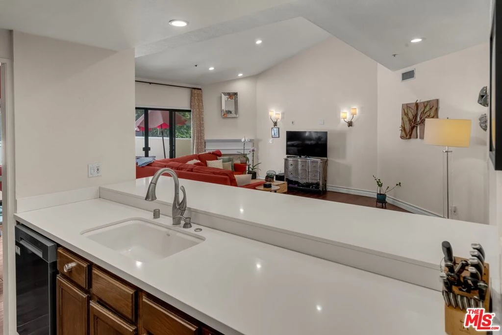 Interior 4
