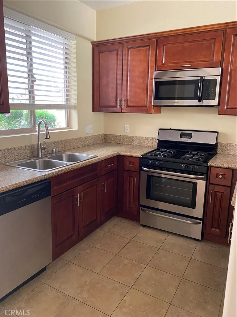15435 Vanowen photo 2
