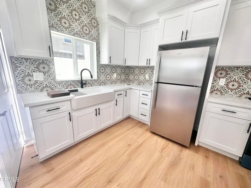 324 N J Street photo 2