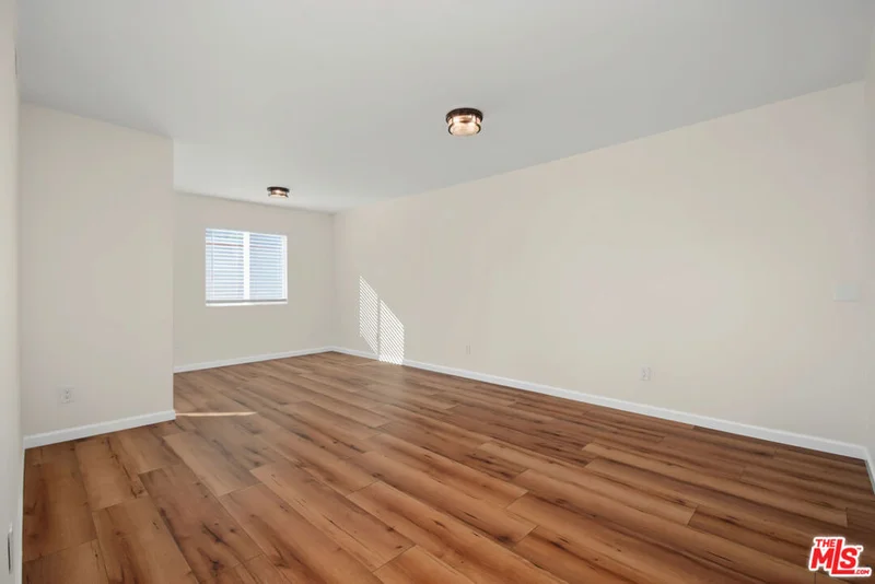 11508 Fenton Avenue photo 2