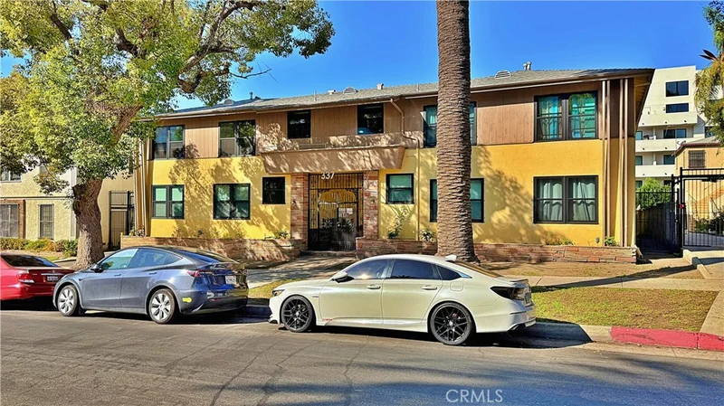 337 S Occidental Boulevard 18
