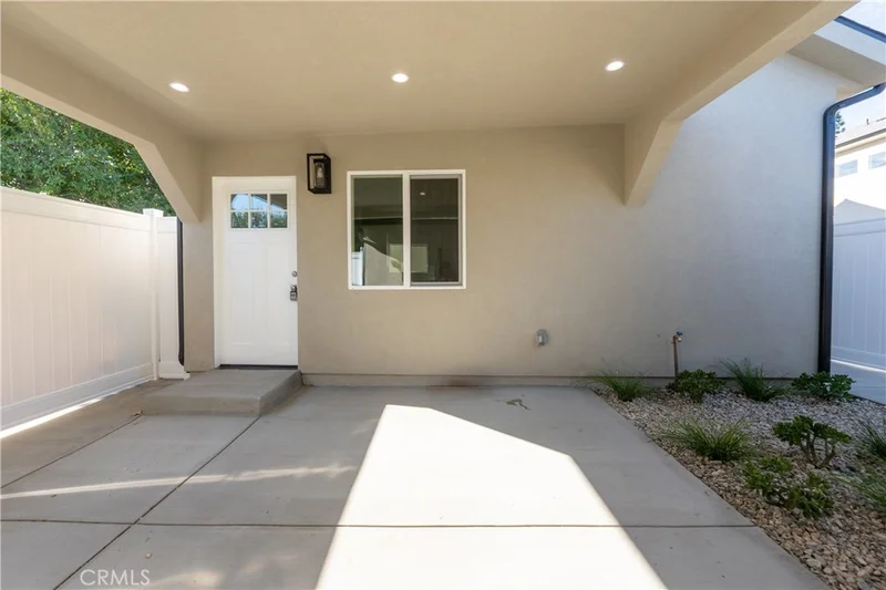 10419 Amigo Avenue 1/2 photo 2