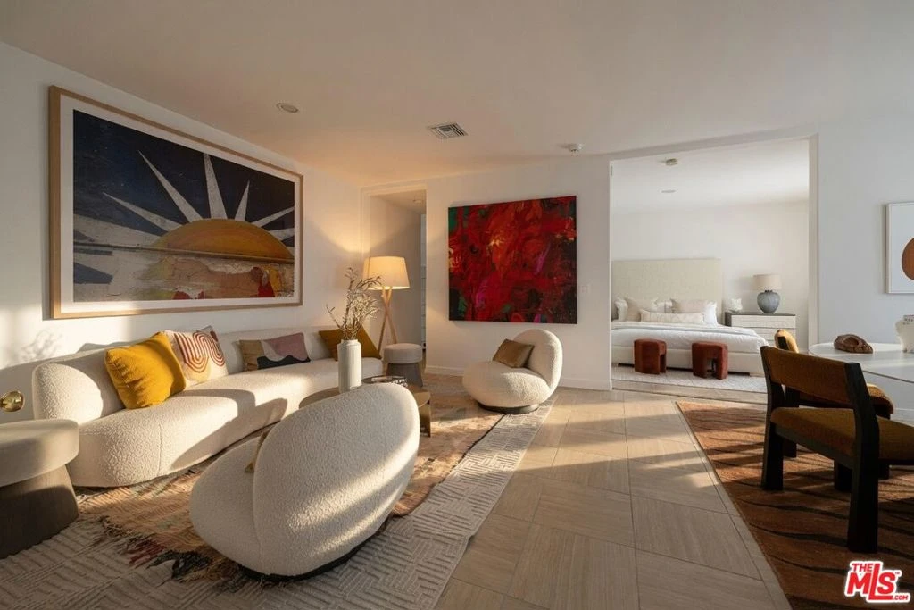 Interior 4