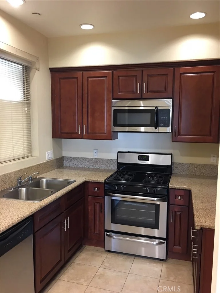 15435 Vanowen photo 2