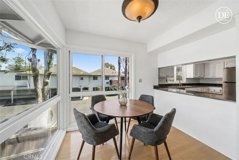 Photo 2 of 1706 Westcliff