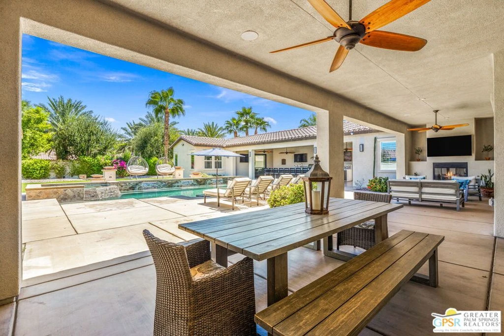 Interior 4