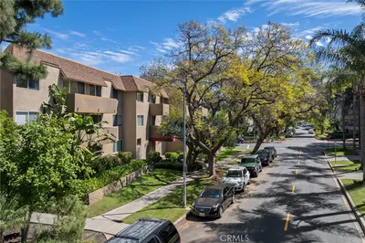 14141 Dickens 312 photo 2
