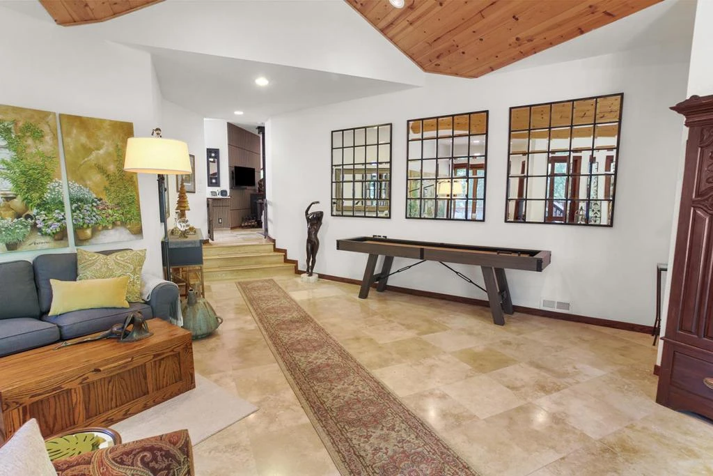 Interior 3