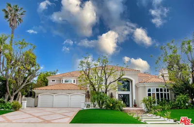 25522 COLETTE Way photo 2