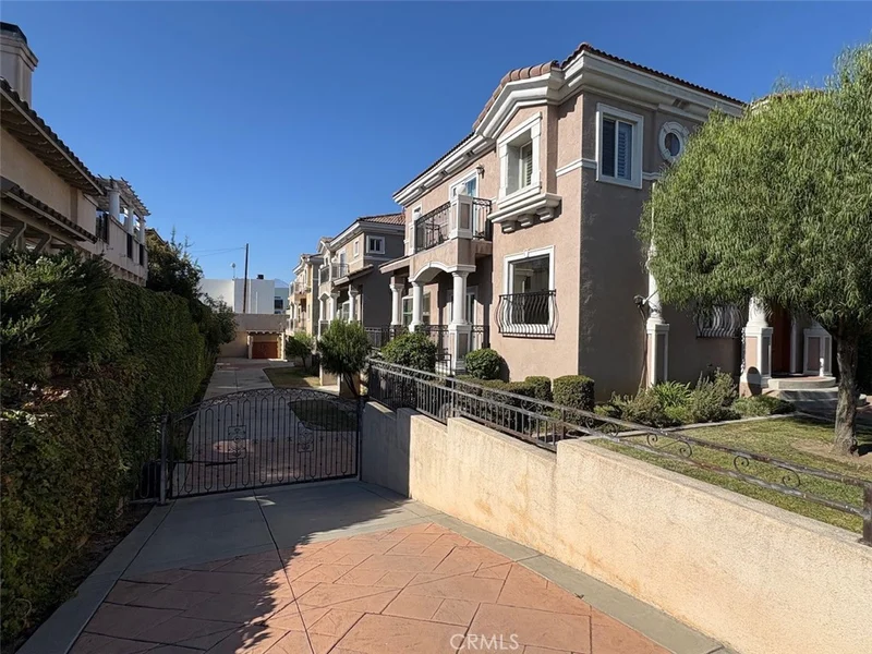 Photo 2 of 301 W Bencamp Street A